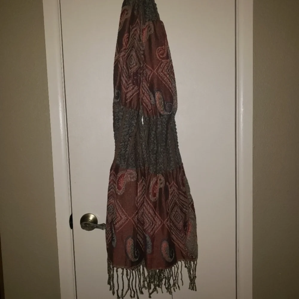 Ladies scarf earth tones‎